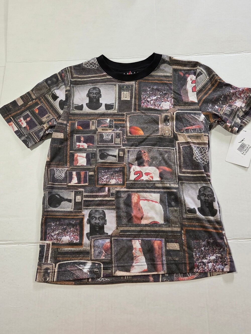Jordan Kid’s Multi-Frame Basketball Photo Short Sleeve Tee - Black/Brown